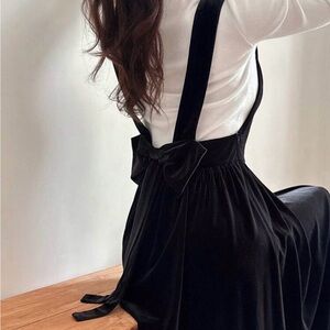 Elegant Black Velvet Dress with Bow